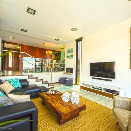 Belvilla By Oyo Catro Faros * Montalvo